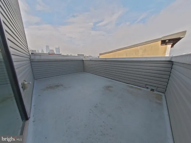 a view of a entryway of a building