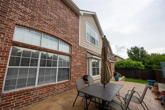 a view of a house with backyard and sitting area