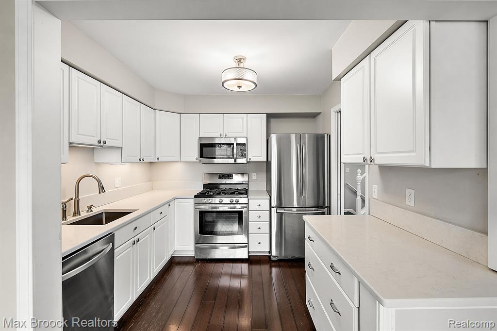 18674 West 13 Mile Road Beverly Hills, MI 48025 - Photo 11 of 33