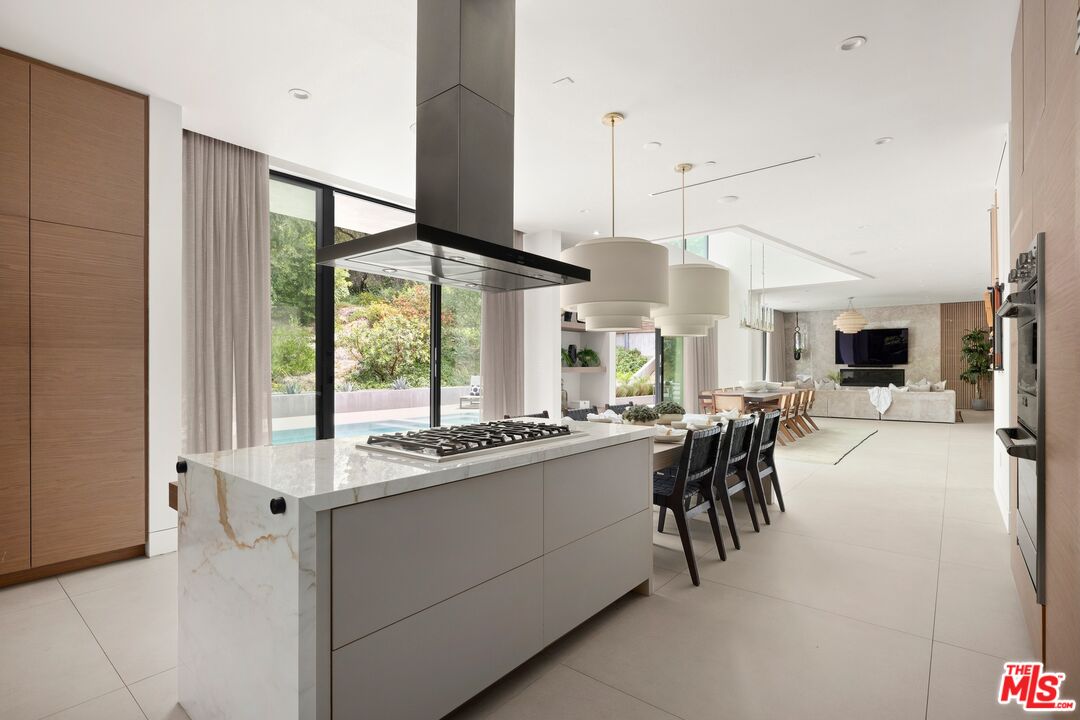 2814 Roscomare Road Los Angeles, CA 90077 - Photo 11 of 36