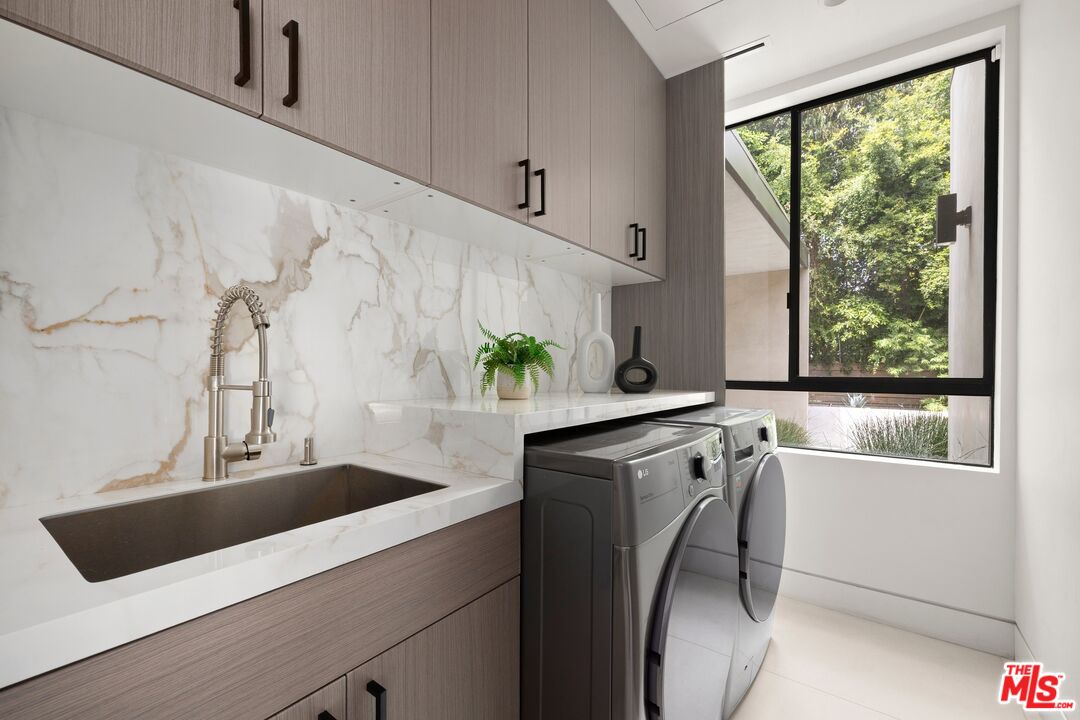 2814 Roscomare Road Los Angeles, CA 90077 - Photo 13 of 36