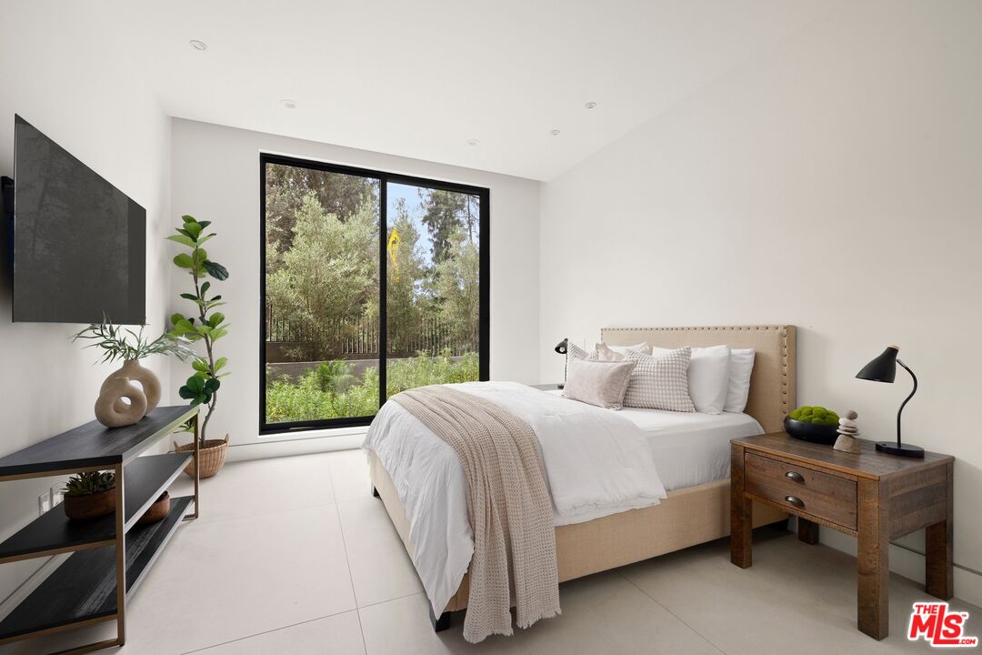 2814 Roscomare Road Los Angeles, CA 90077 - Photo 14 of 36