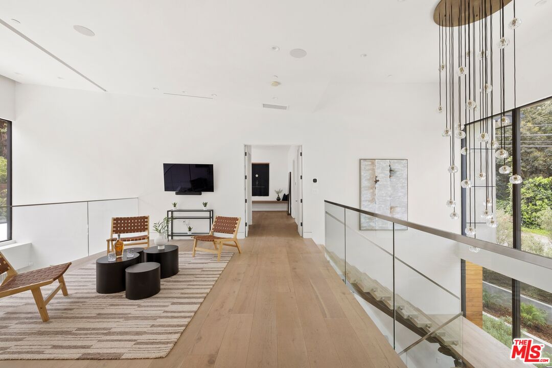 2814 Roscomare Road Los Angeles, CA 90077 - Photo 18 of 36