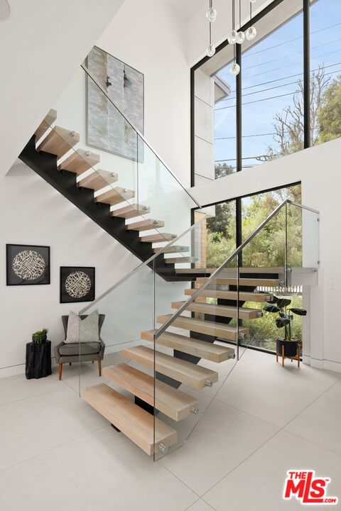 2814 Roscomare Road Los Angeles, CA 90077 - Photo 2 of 36