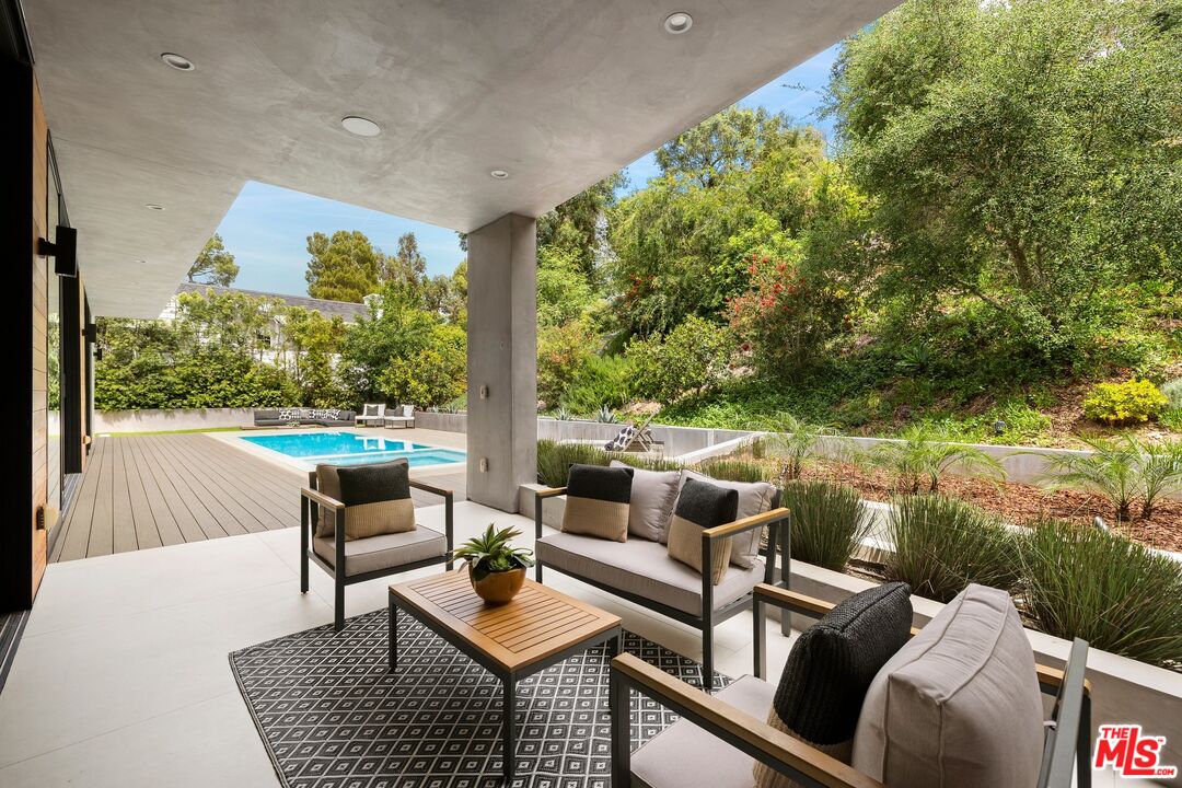 2814 Roscomare Road Los Angeles, CA 90077 - Photo 31 of 36