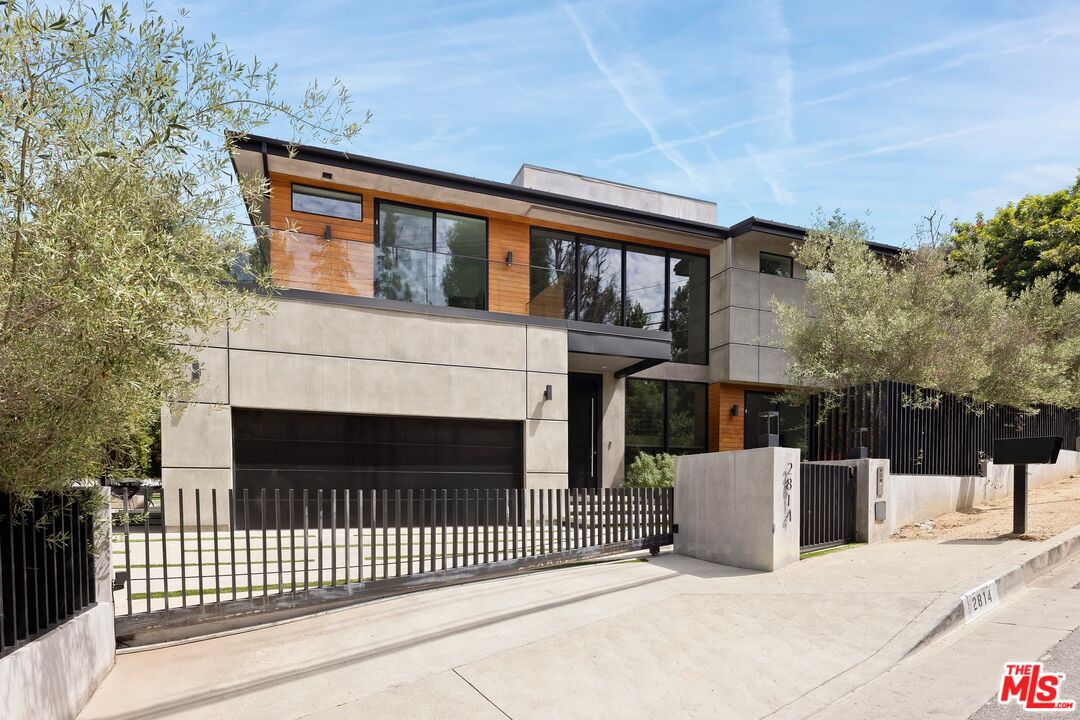 2814 Roscomare Road Los Angeles, CA 90077 - Photo 33 of 36