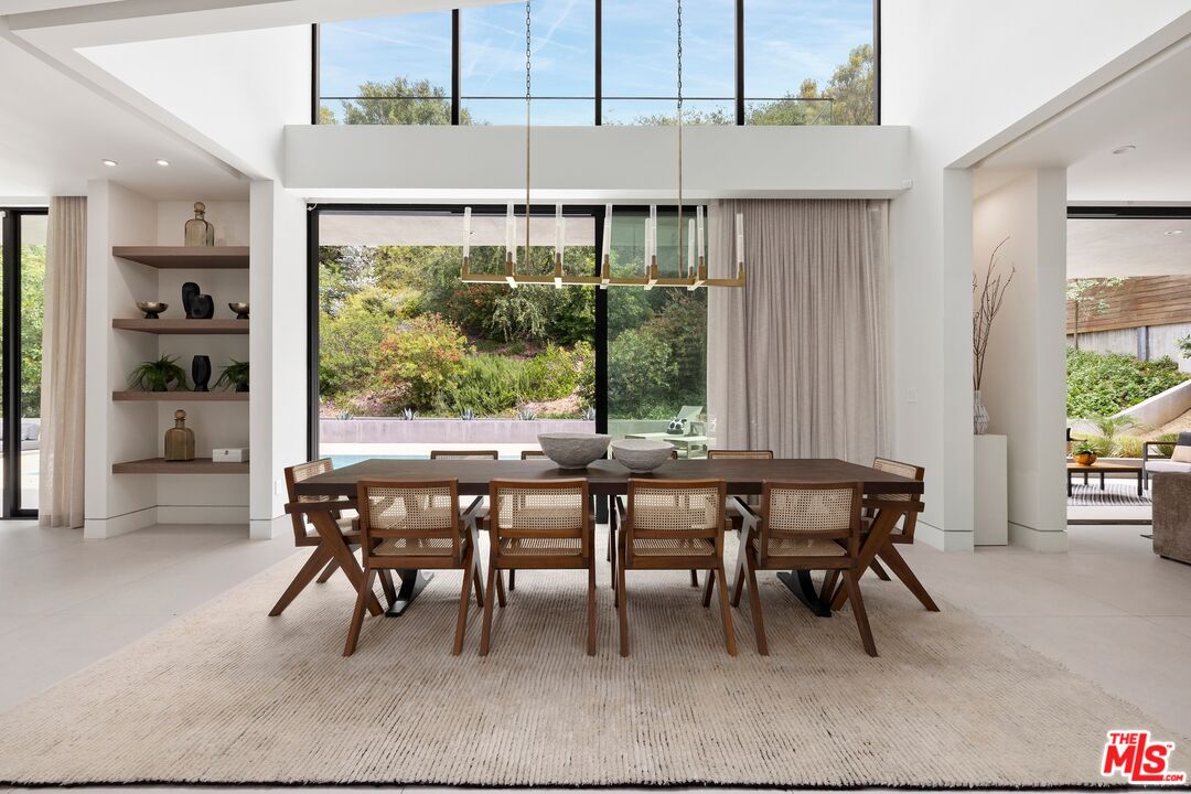 2814 Roscomare Road Los Angeles, CA 90077 - Photo 4 of 36