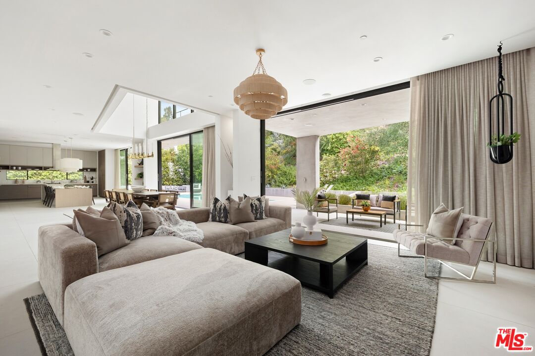 2814 Roscomare Road Los Angeles, CA 90077 - Photo 5 of 36