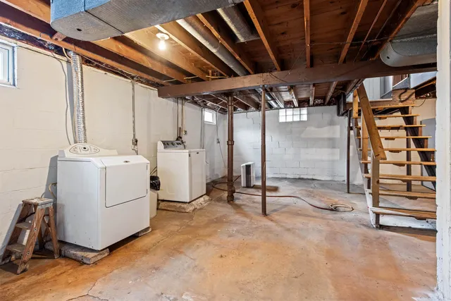 $89,900 | 909 6th Avenue, Menominee, MI 49858