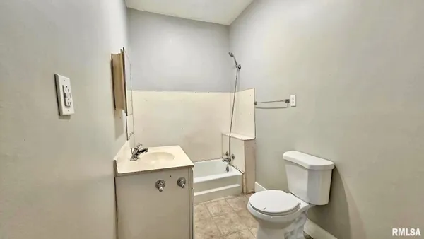 $1,000 | 202 South Liberty Street, Marion, IL 62959