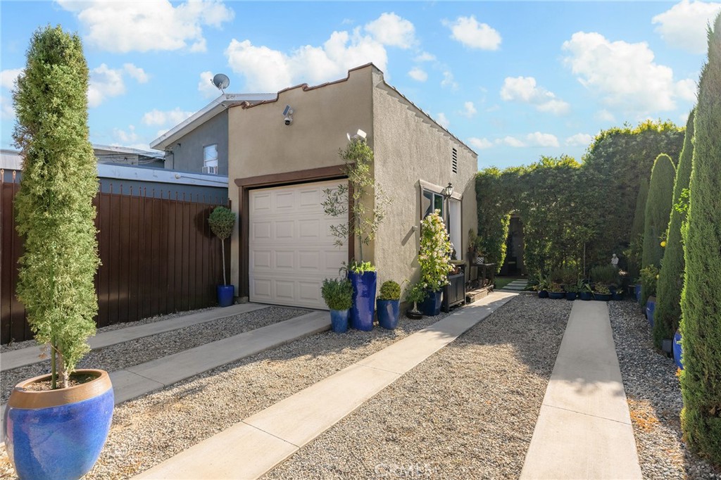 1608 Cedar Avenue Long Beach, CA 90813 - Photo 34 of 45 a front view of a house