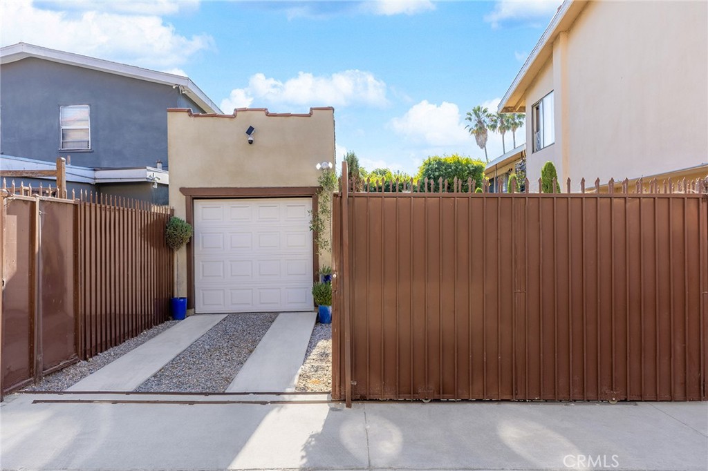 1608 Cedar Avenue Long Beach, CA 90813 - Photo 35 of 45 a view of a house with backyard