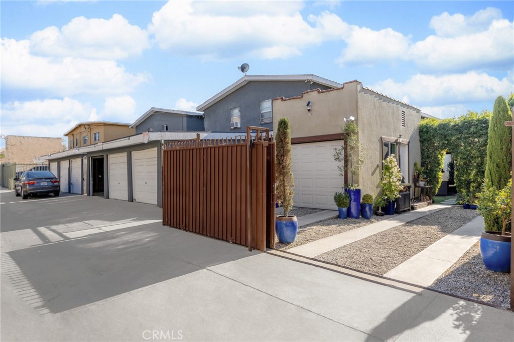 1608 Cedar Avenue Long Beach, CA 90813 - Photo 36 of 45 a view of a street in front of house