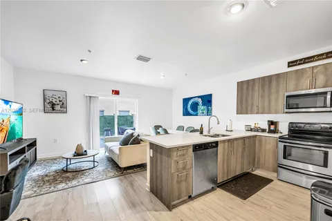 $4,000 | 170 Northwest 158th Street, Unit 2, Miami, FL 33169