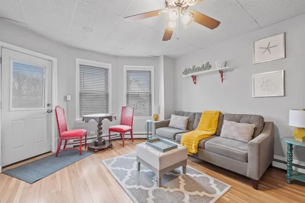 $2,100 | 792 Grove Street, Unit 2, Manchester, NH 03103