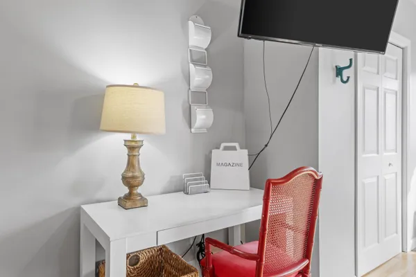 $2,100 | 792 Grove Street, Unit 2, Manchester, NH 03103