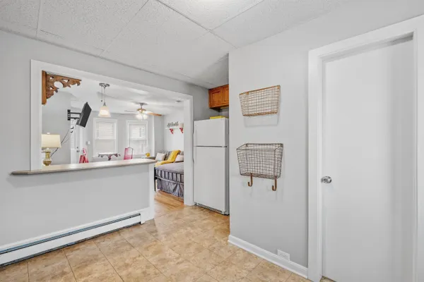$2,100 | 792 Grove Street, Unit 2, Manchester, NH 03103