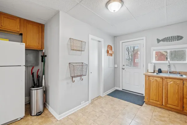 $2,100 | 792 Grove Street, Unit 2, Manchester, NH 03103
