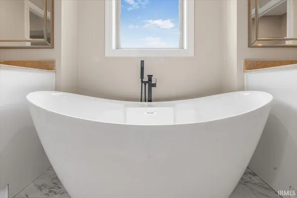 $579,900 | 1027 South Huntsville Road, Winchester, IN 47394