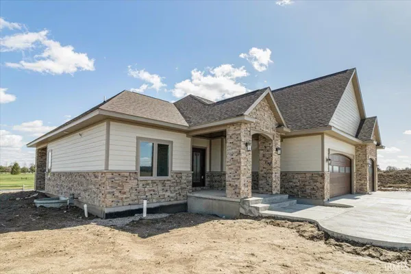 $579,900 | 1027 South Huntsville Road, Winchester, IN 47394