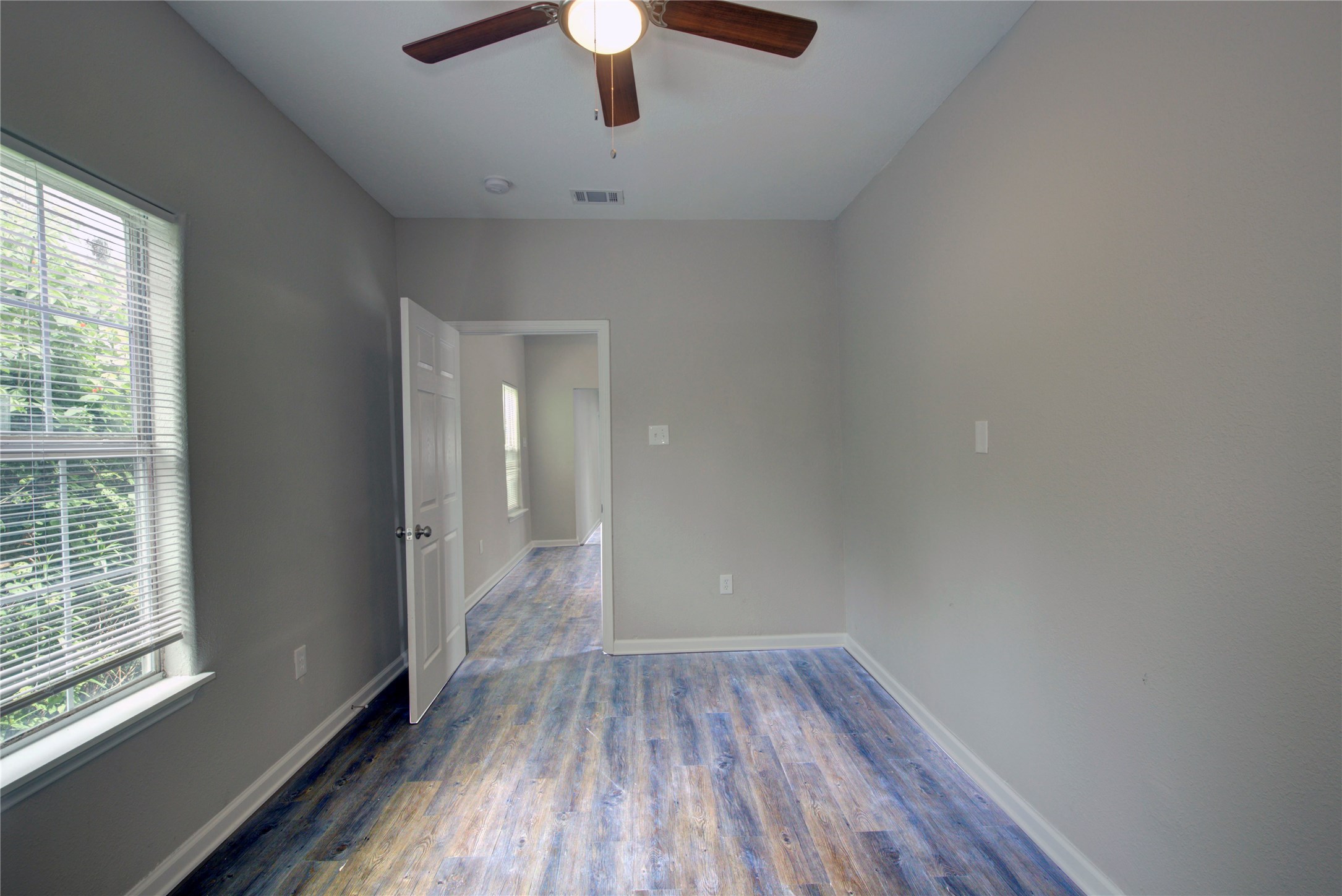 5406 Bataan Road Houston, TX 77033 - Photo 19 of 28 Bedroom 2
