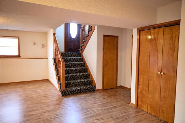 $325,000 | 616 Northeast Michael Drive, Lee's Summit, MO 64086