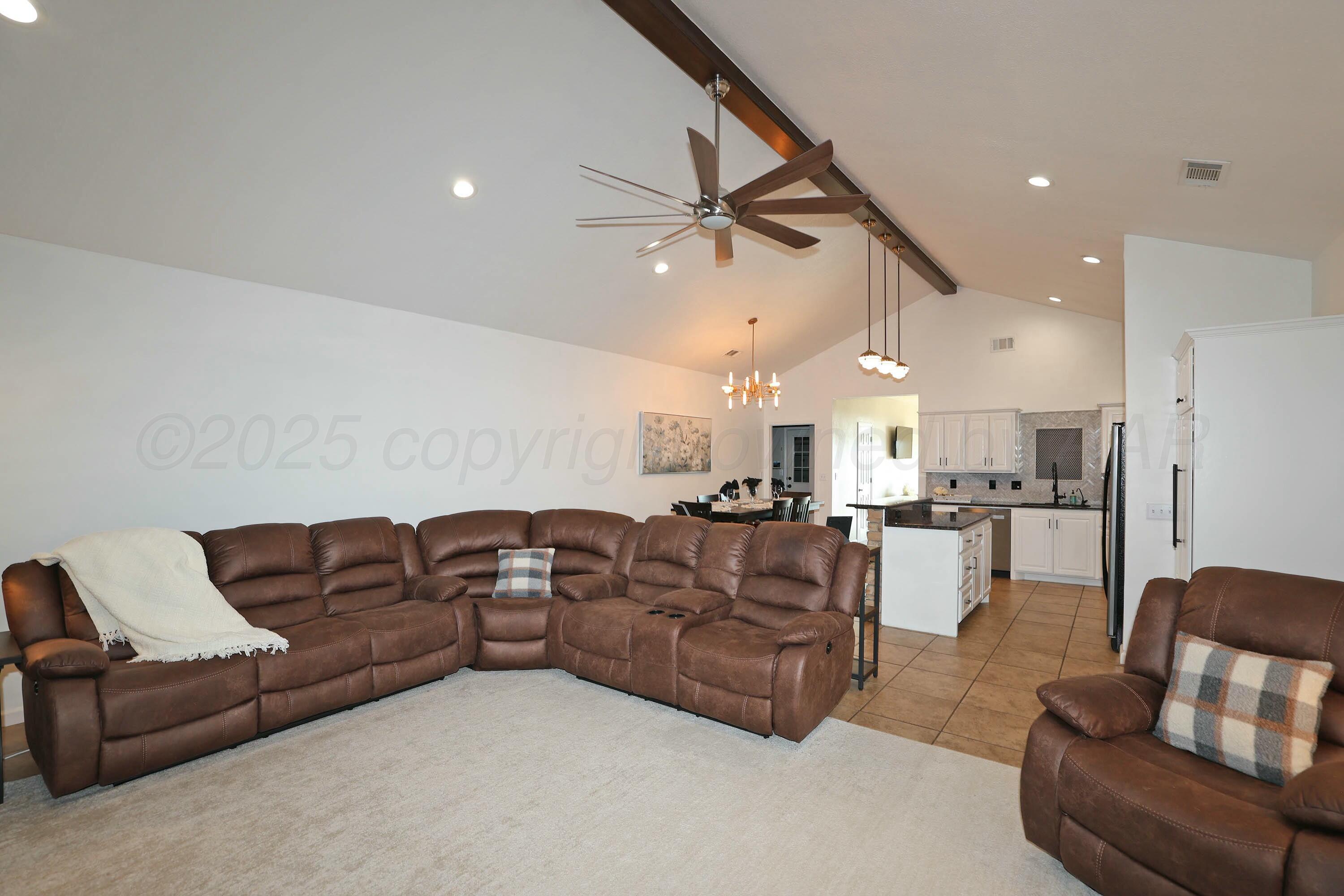 800 West McAfee Road Amarillo, TX 79118 - Photo 12 of 39 a living room with furniture