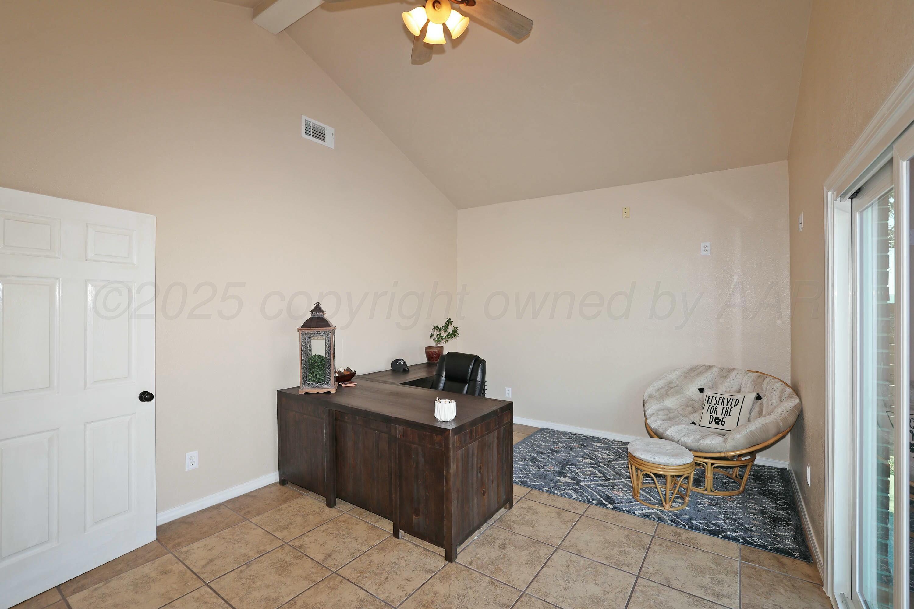 800 West McAfee Road Amarillo, TX 79118 - Photo 27 of 39 a room with a table and a chair