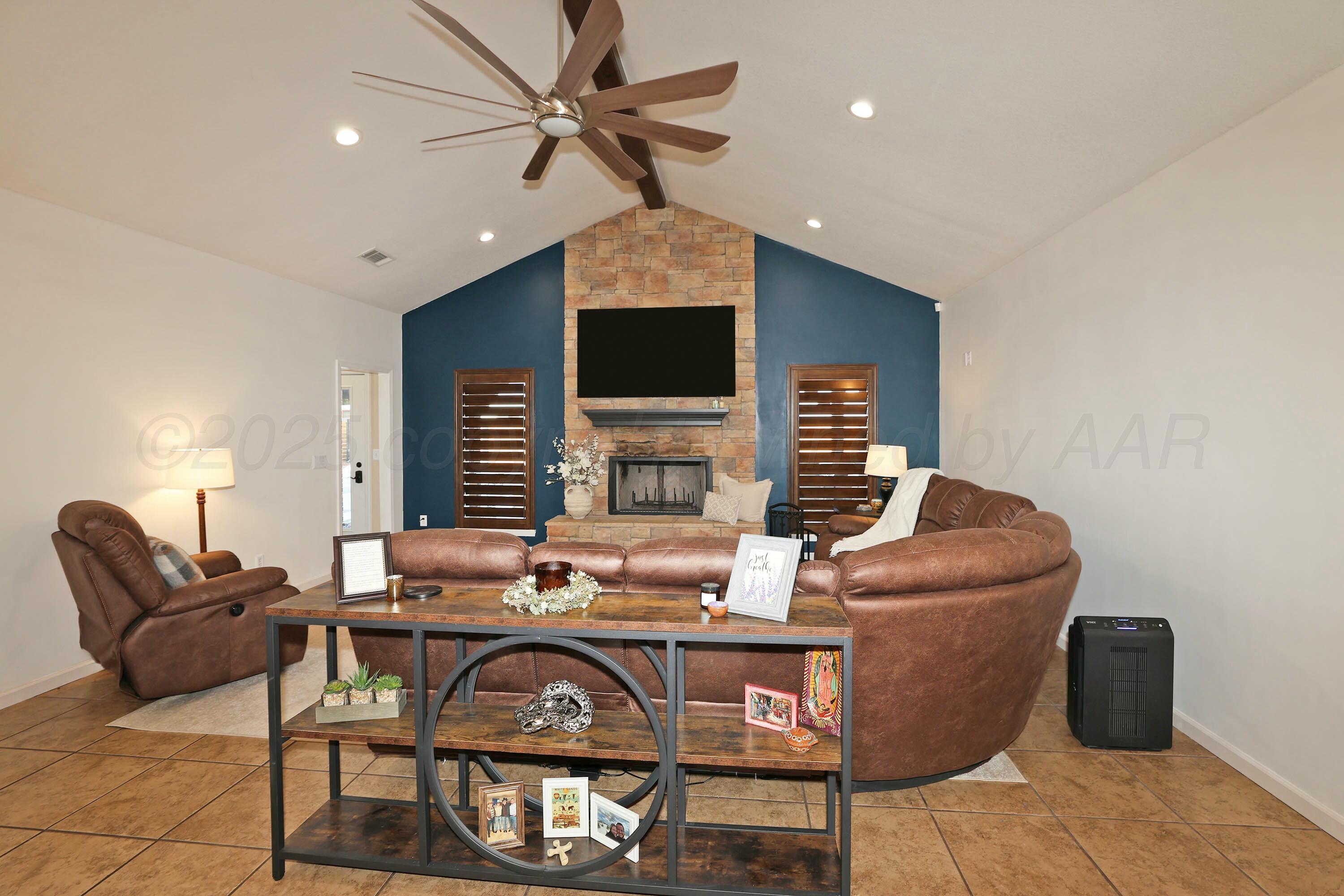 800 West McAfee Road Amarillo, TX 79118 - Photo 10 of 39 a workspace with furniture