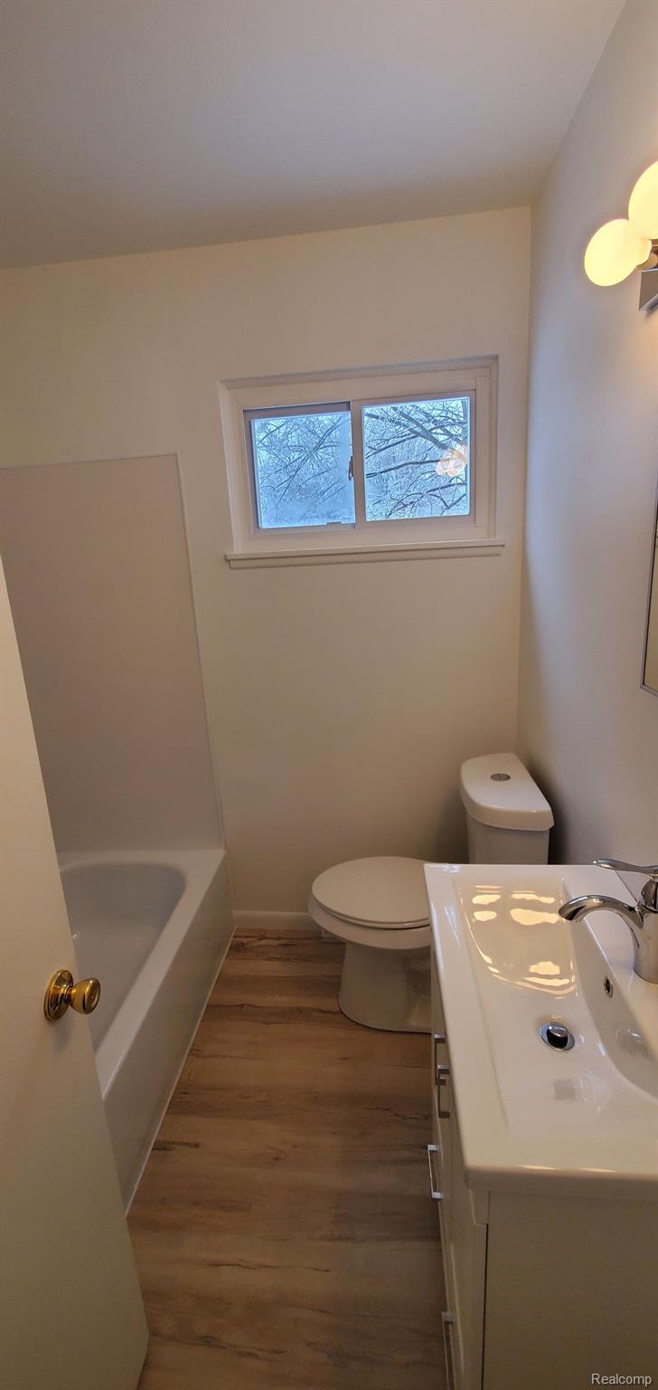 4416 East Coldwater Road Flint, MI 48506 - Photo 7 of 13 Gallery Image 7