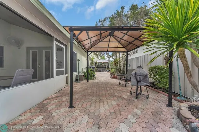 $550,000 | 555 Abingdon Way, Davie, FL 33325