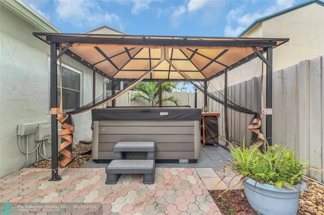 $550,000 | 555 Abingdon Way, Davie, FL 33325