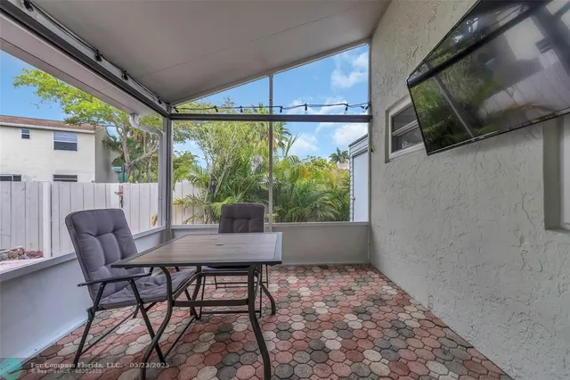 $550,000 | 555 Abingdon Way, Davie, FL 33325