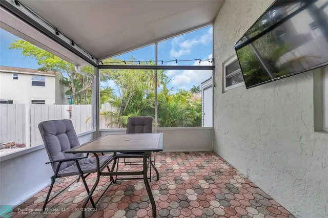 $550,000 | 555 Abingdon Way, Davie, FL 33325