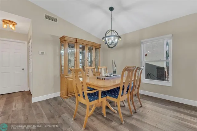 $550,000 | 555 Abingdon Way, Davie, FL 33325