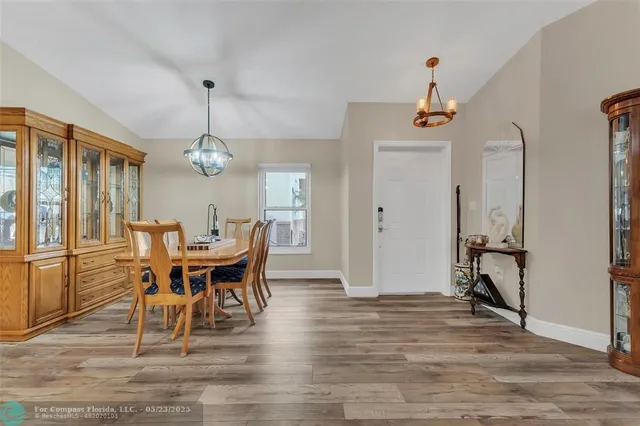 $550,000 | 555 Abingdon Way, Davie, FL 33325