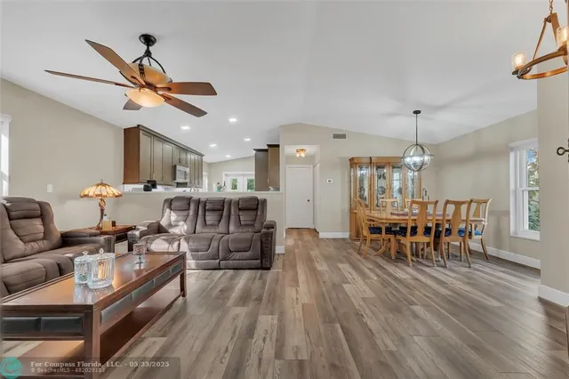 $550,000 | 555 Abingdon Way, Davie, FL 33325