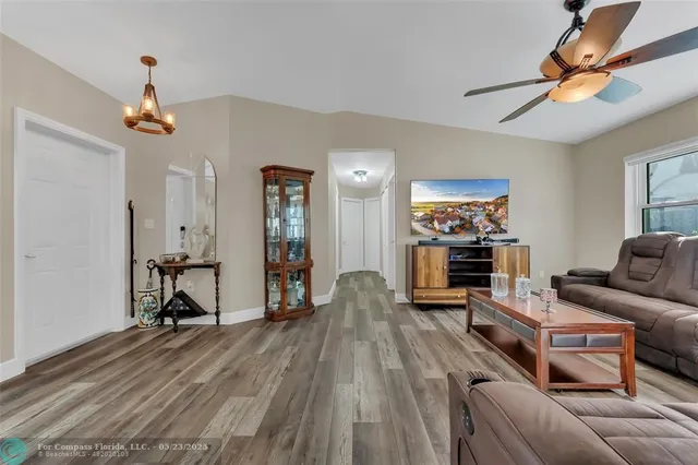 $550,000 | 555 Abingdon Way, Davie, FL 33325