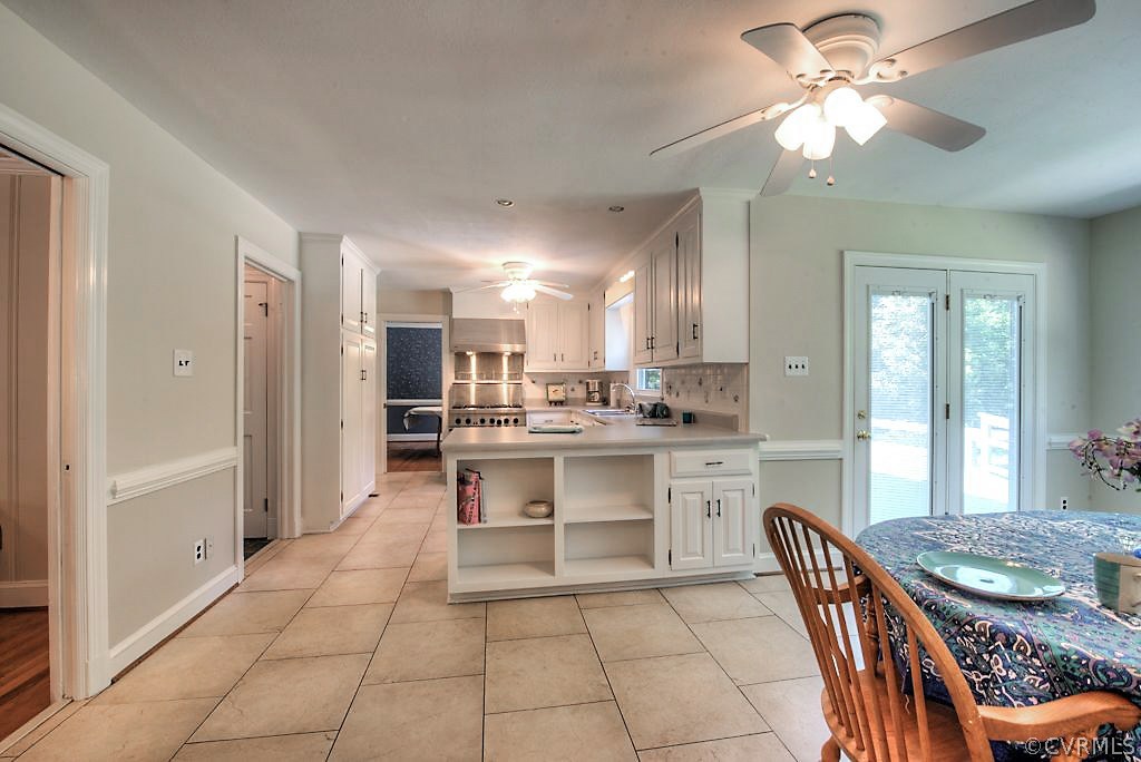 7720 Varann Road Henrico, VA 23231 - Photo 23 of 39 a large kitchen with a table and chairs