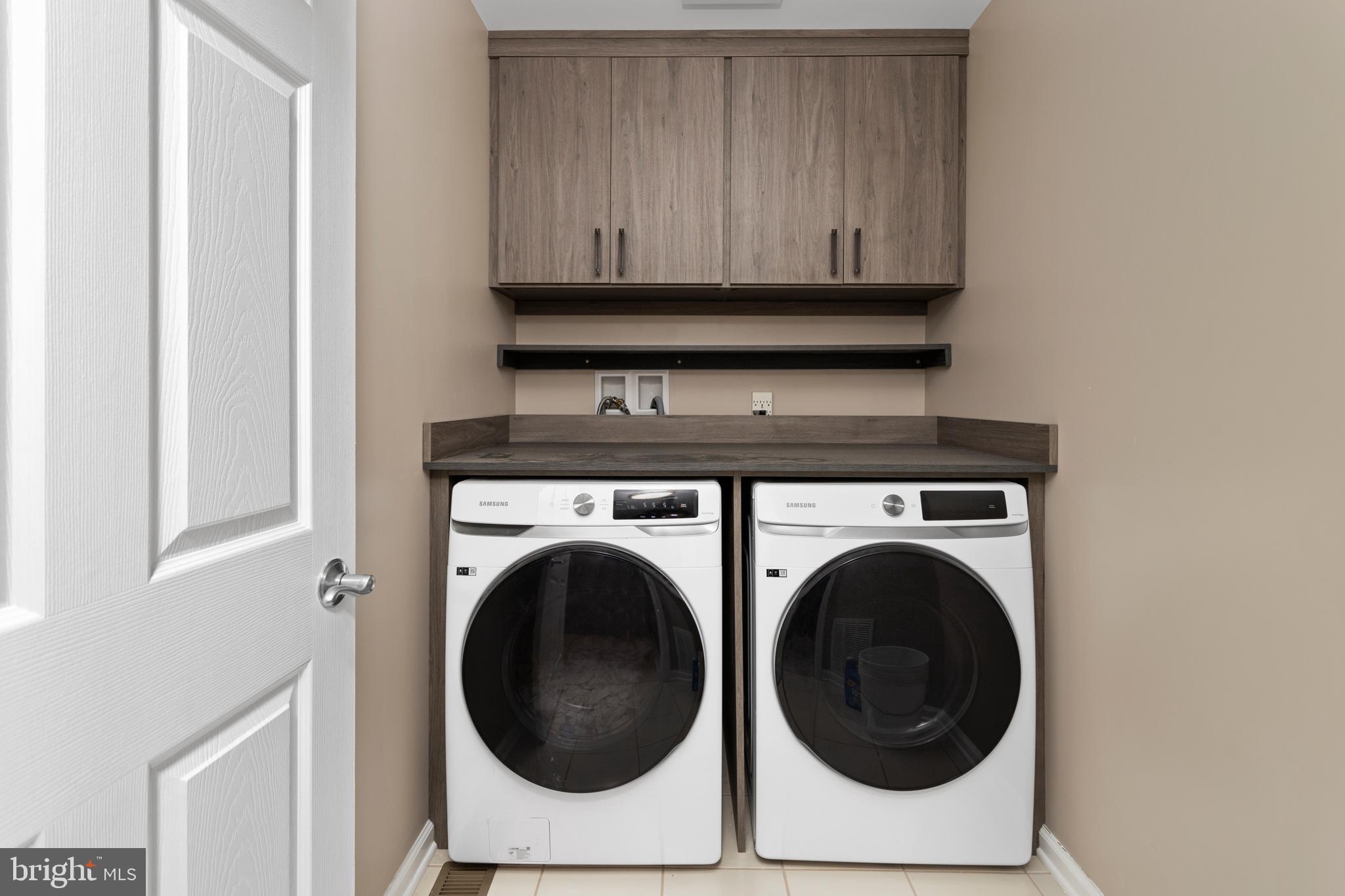 6 Flagger Lane Hamilton, NJ 08619 - Photo 22 of 32 a utility room with dryer and washer