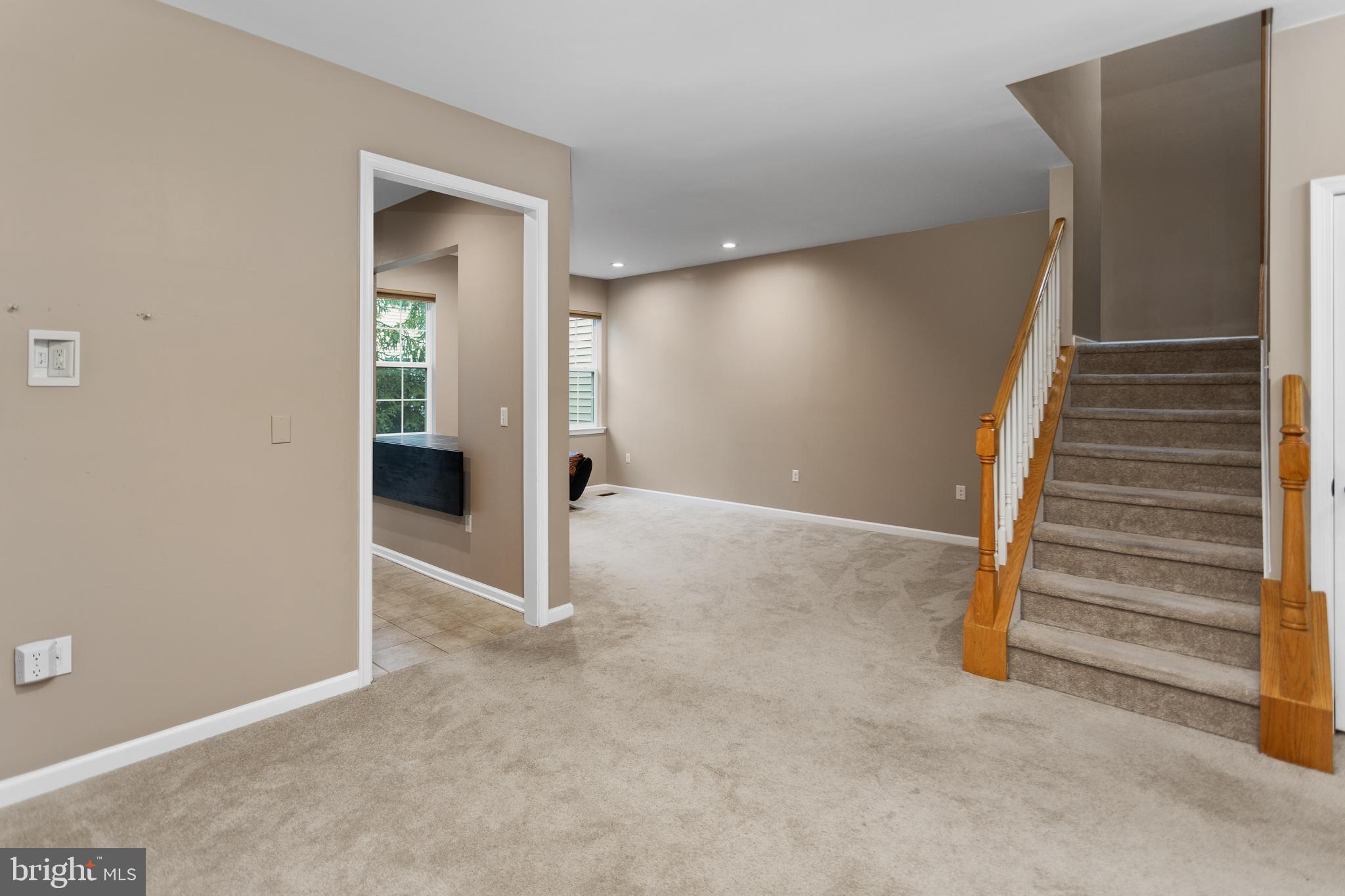 6 Flagger Lane Hamilton, NJ 08619 - Photo 5 of 32