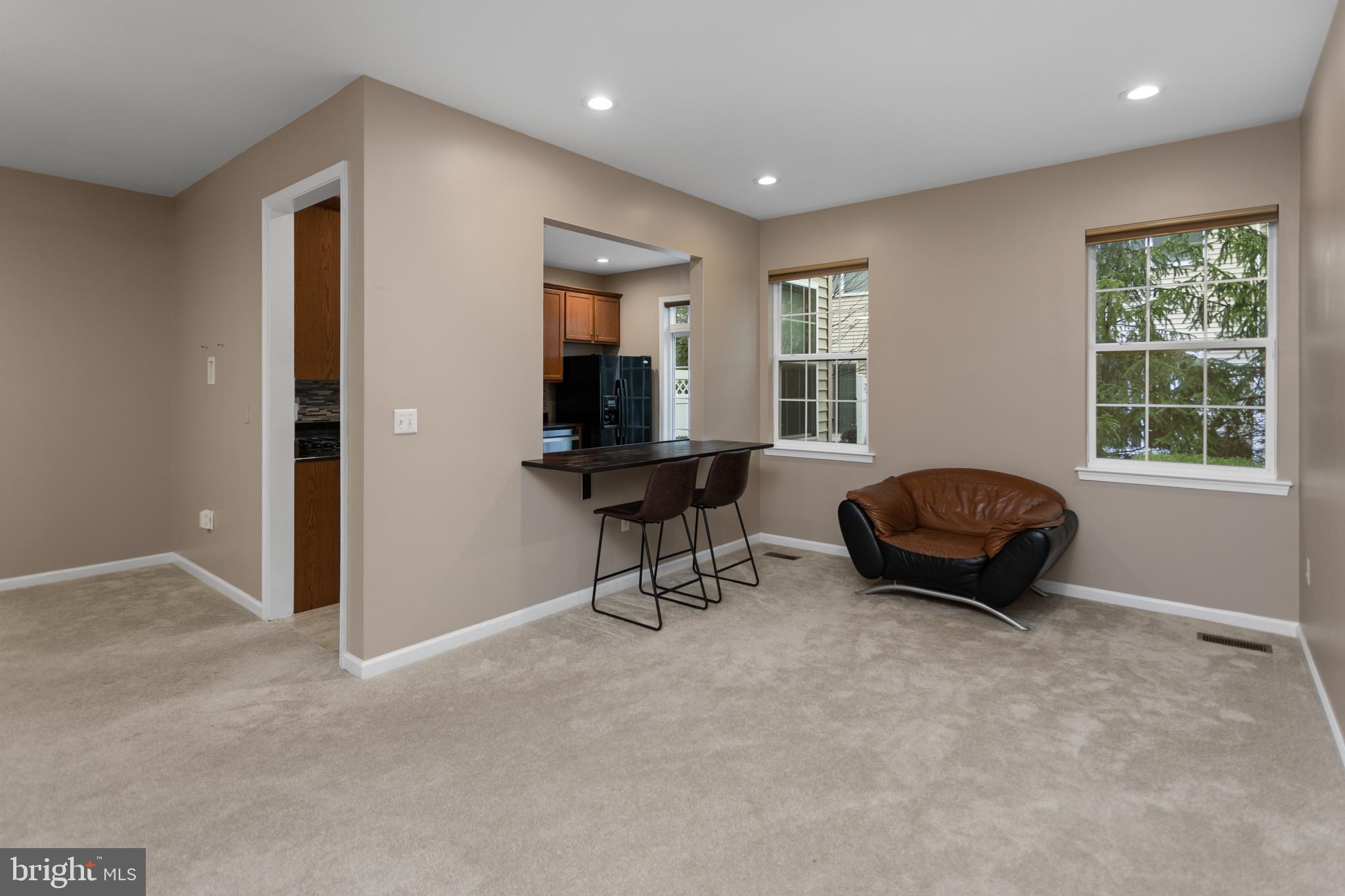 6 Flagger Lane Hamilton, NJ 08619 - Photo 8 of 32 a living room with furniture and a window