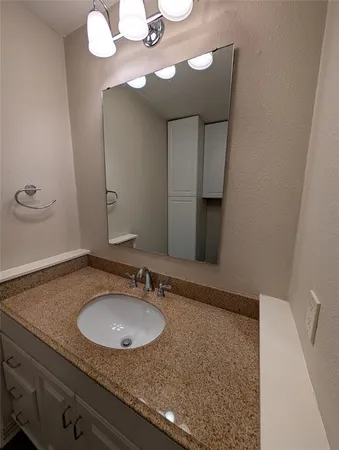 $1,595 | 2923 Shelby Avenue, Dallas, TX 75219