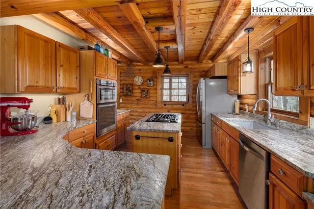 $1,495,000 | 487 Klonteska Drive, Banner Elk, NC 28604