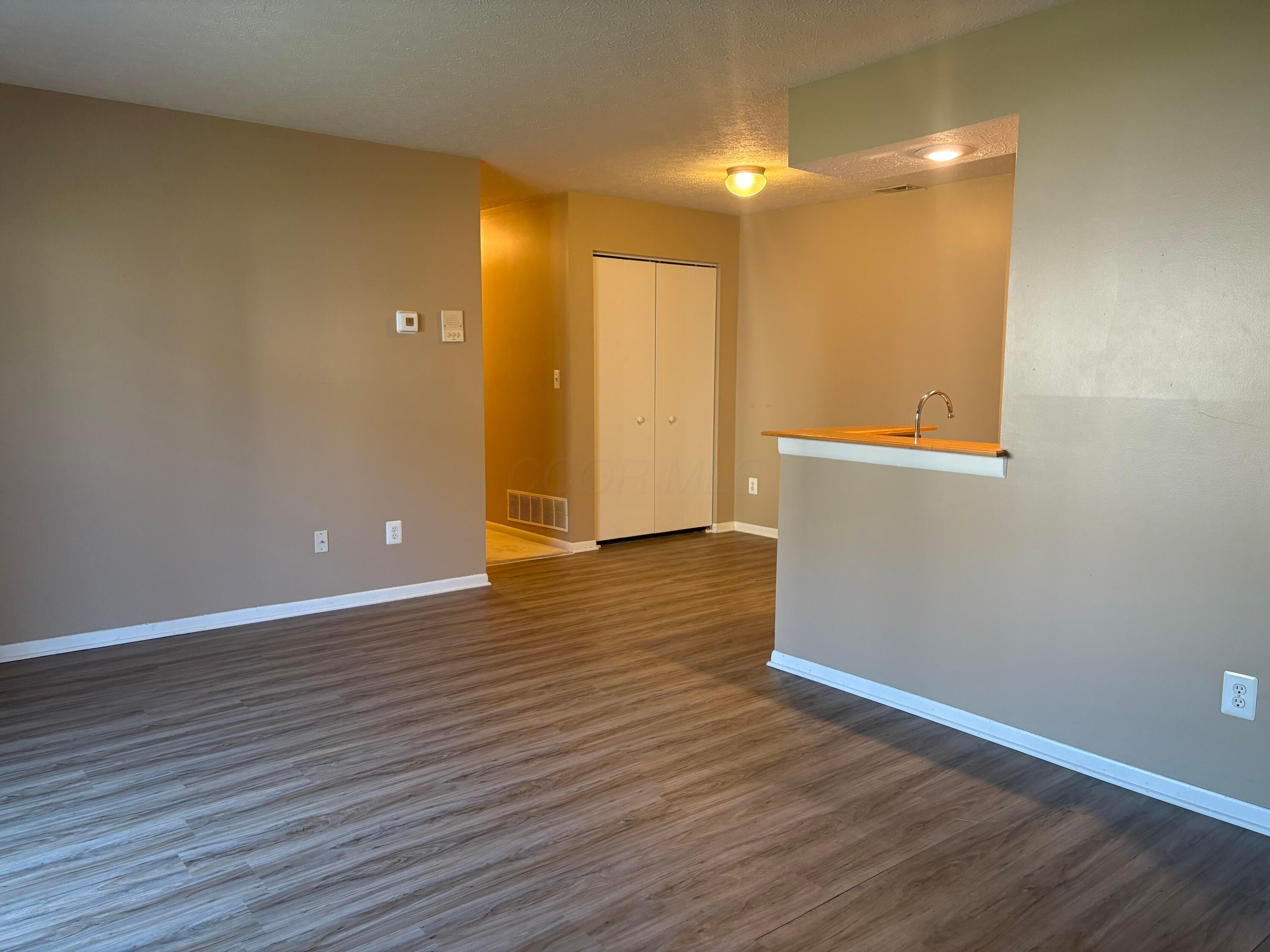 2271 Hedgerow Road, Unit 2271C Columbus, OH 43220 - Photo 7 of 23 IMG_0602