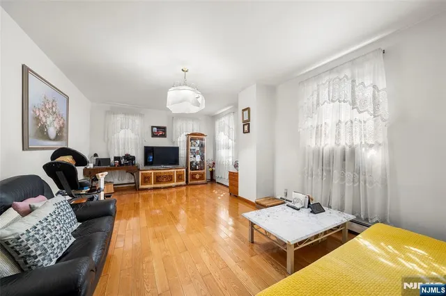 $819,000 | 539 Bergen Boulevard, Ridgefield, NJ 07657