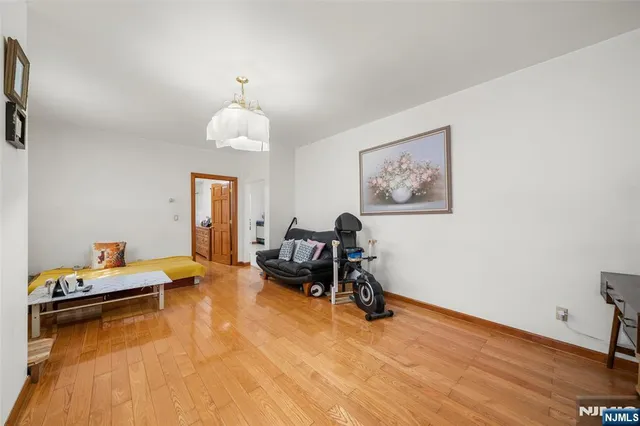 $819,000 | 539 Bergen Boulevard, Ridgefield, NJ 07657