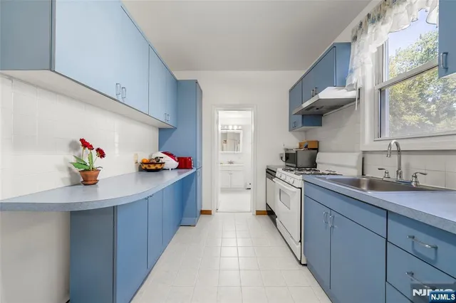 $819,000 | 539 Bergen Boulevard, Ridgefield, NJ 07657