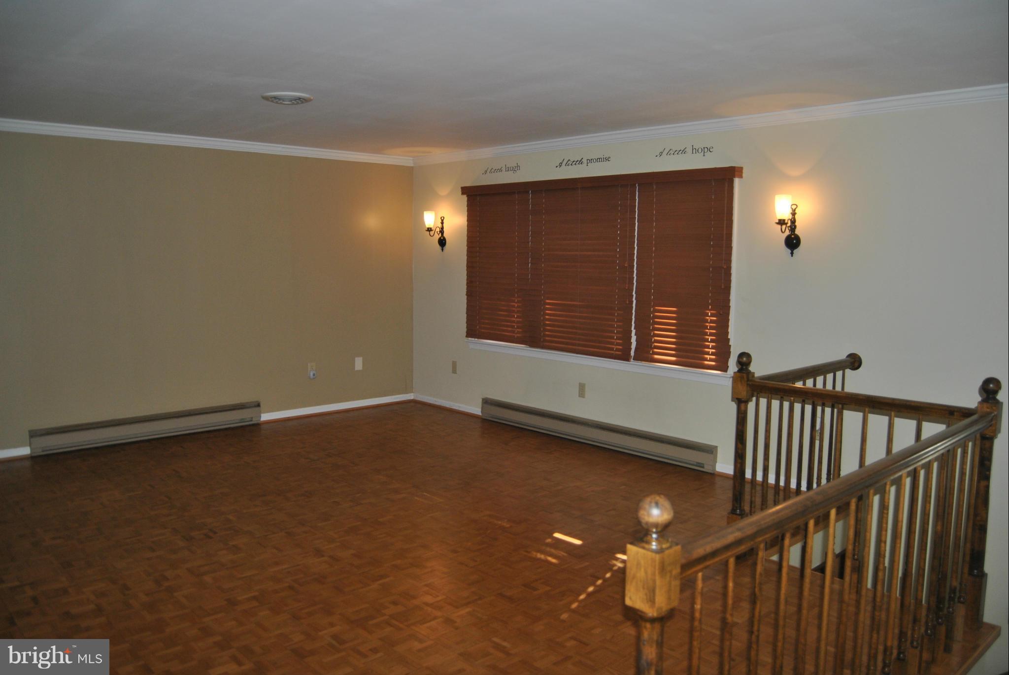 915 Mountain View Road Waynesboro, PA 17268 - Photo 3 of 26 Living Room