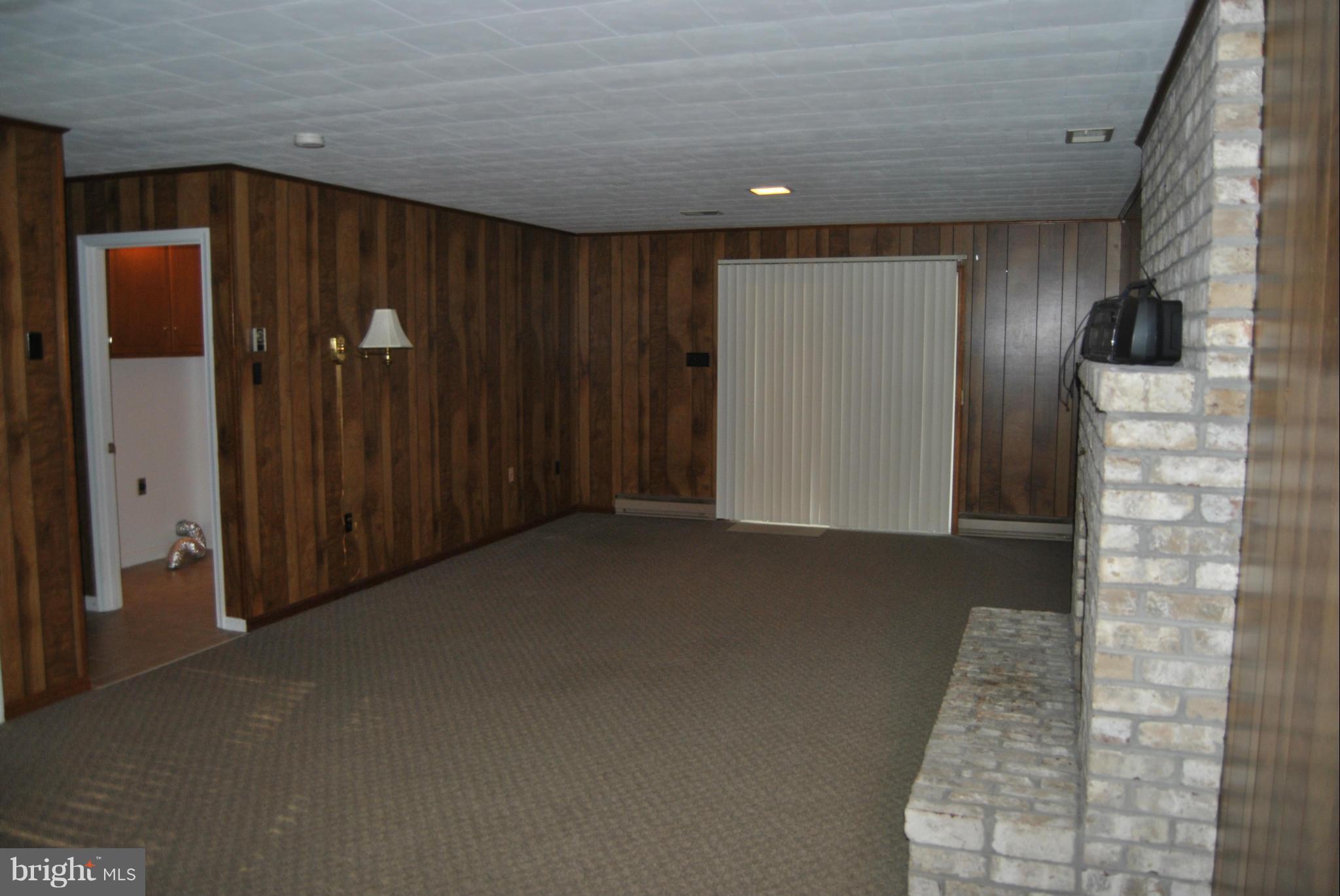 915 Mountain View Road Waynesboro, PA 17268 - Photo 8 of 26 Family Room